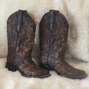 Corral Handcrafted boots Style A3326 size 8